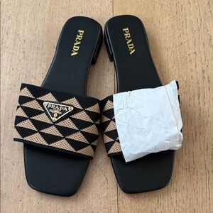 Geometric Black and Tan Slides